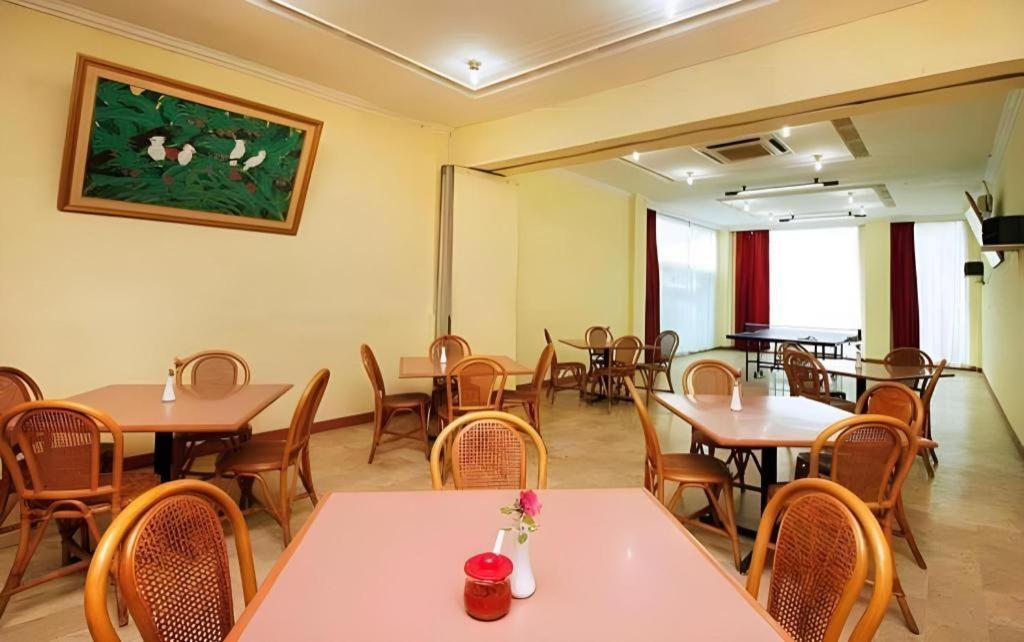 Hotel Lautze Indah Джакарта Экстерьер фото